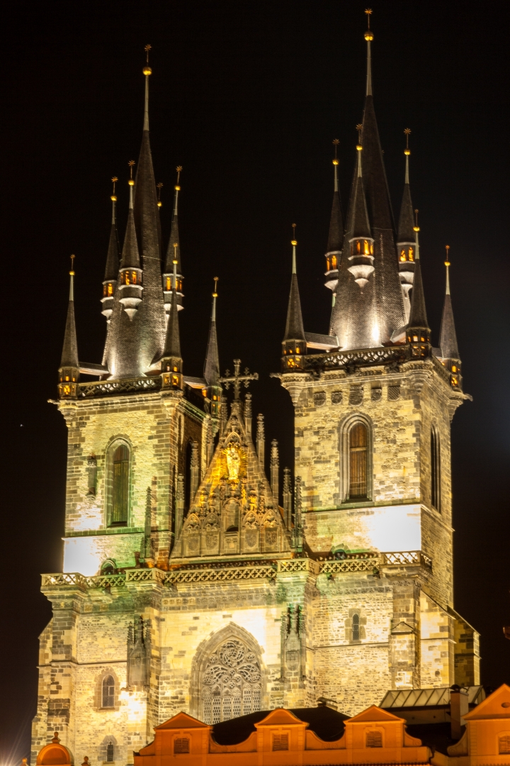 Teynkirche bei Nacht, Prag